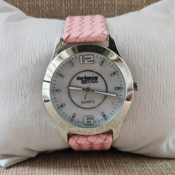 Twiggy London Wristwatch Pink Leather Strap White Face Quartz Analog Wrist Watch - Picture 3 of 12